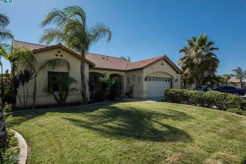 703 Crescent Ln, Lemoore, CA 93245 photo 1
