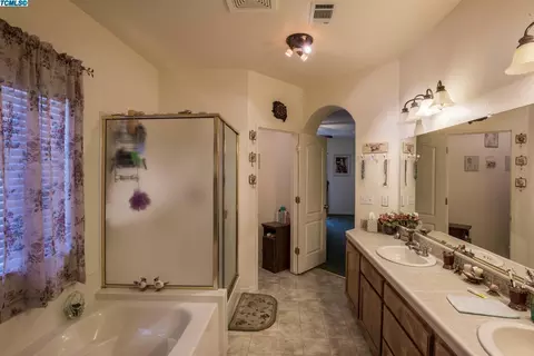 703 Crescent Ln, Lemoore, CA 93245 photo 32