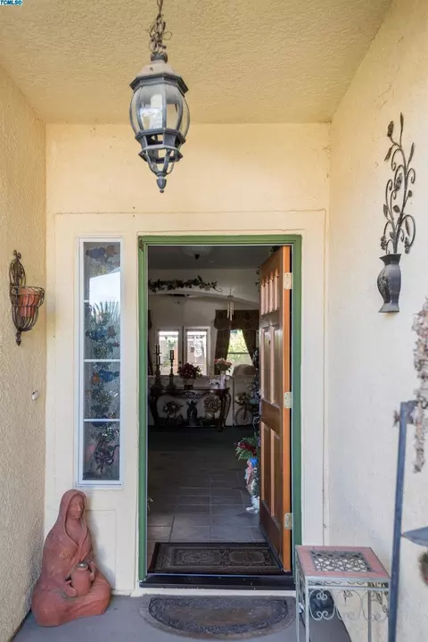 703 Crescent Ln, Lemoore, CA 93245 photo 7