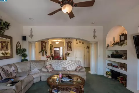 703 Crescent Ln, Lemoore, CA 93245 photo 14