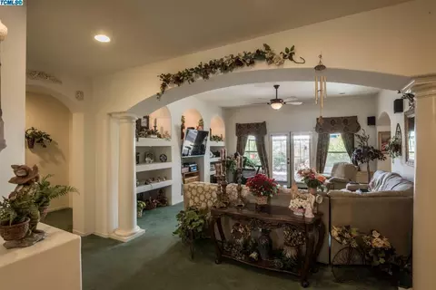703 Crescent Ln, Lemoore, CA 93245 photo 11