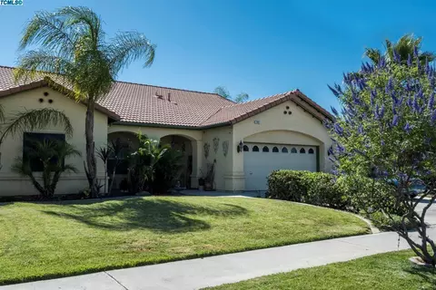 703 Crescent Ln, Lemoore, CA 93245 photo 2