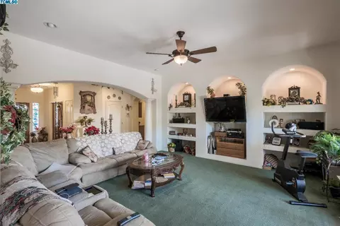 703 Crescent Ln, Lemoore, CA 93245 photo 15