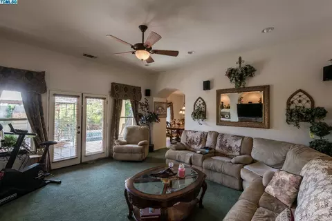 703 Crescent Ln, Lemoore, CA 93245 photo 13
