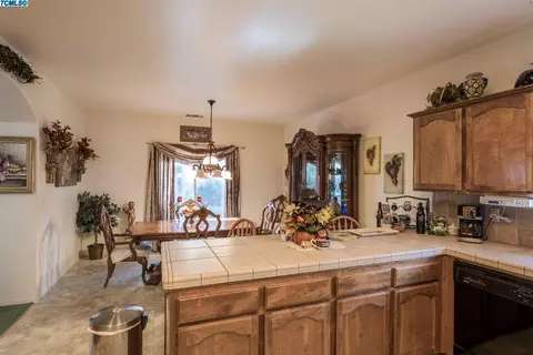 703 Crescent Ln, Lemoore, CA 93245 photo 18