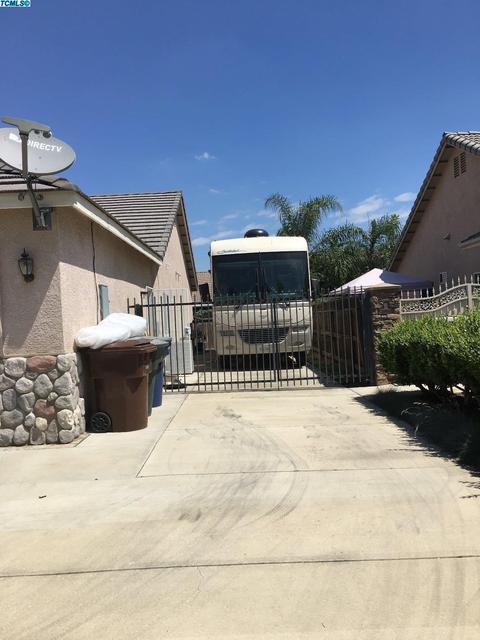 1992 E Levin Ave, Tulare, CA 93274 photo 2