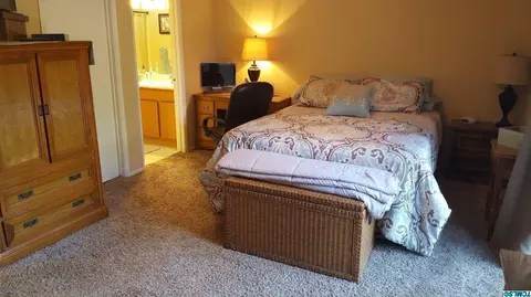 4230 E Feemster Ave, Visalia, CA 93292 photo 11
