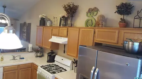 4230 E Feemster Ave, Visalia, CA 93292 photo 8