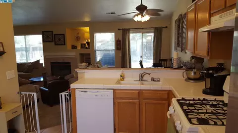 4230 E Feemster Ave, Visalia, CA 93292 photo 32