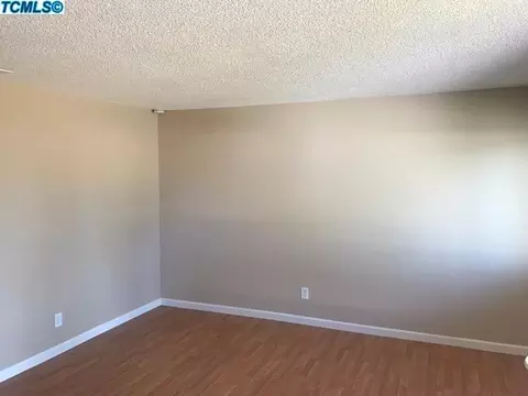 330 W Spruce Ave, Lemoore, CA 93245 photo 2