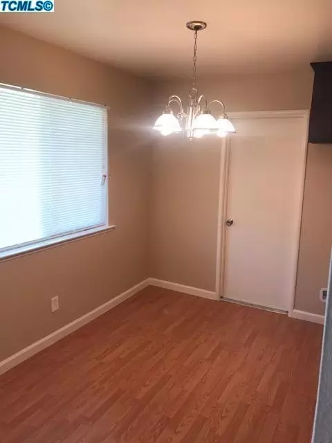 330 W Spruce Ave, Lemoore, CA 93245 photo 3
