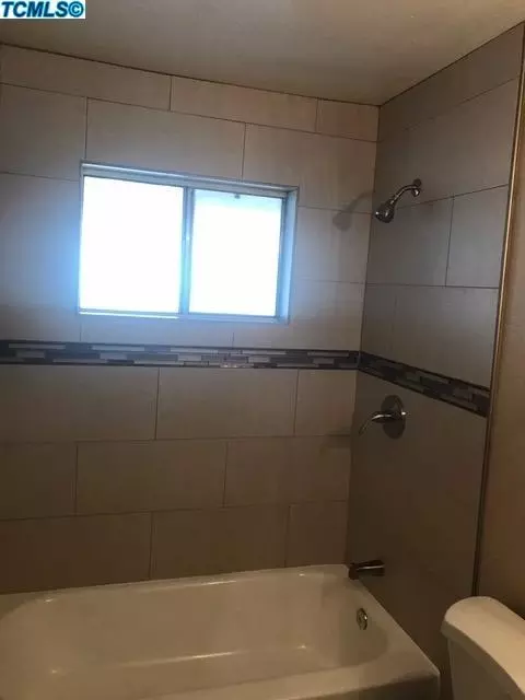 330 W Spruce Ave, Lemoore, CA 93245 photo 9