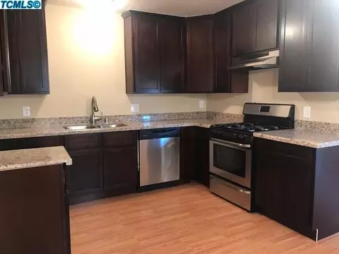 330 W Spruce Ave, Lemoore, CA 93245 photo 4