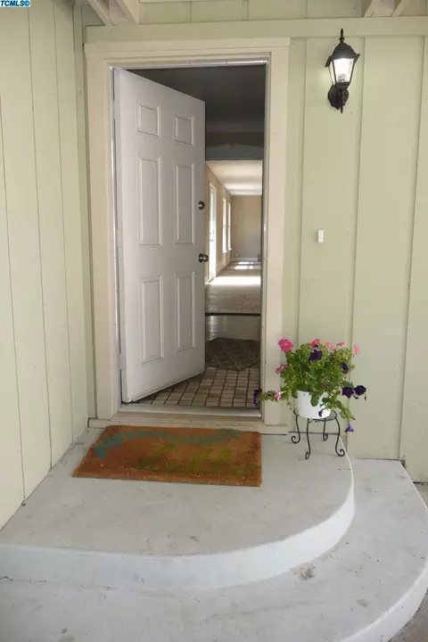 642 B St, Lemoore, CA 93245 photo 4