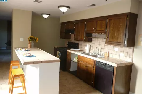 642 B St, Lemoore, CA 93245 photo 9