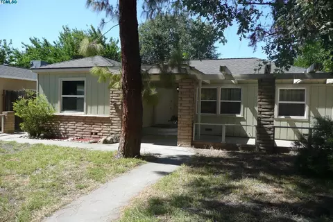 642 B St, Lemoore, CA 93245 photo 1