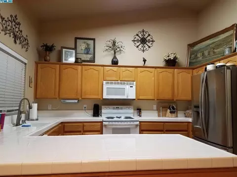 1925 Sequoia Ave, Sanger, CA 93657 photo 8
