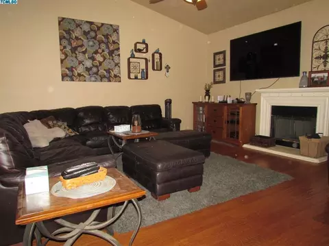 1925 Sequoia Ave, Sanger, CA 93657 photo 6