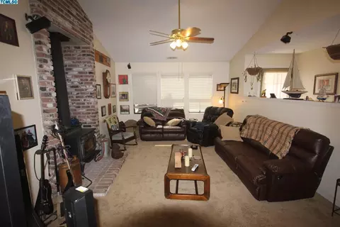 302 N Francis Ave, Exeter, CA 93221 photo 7