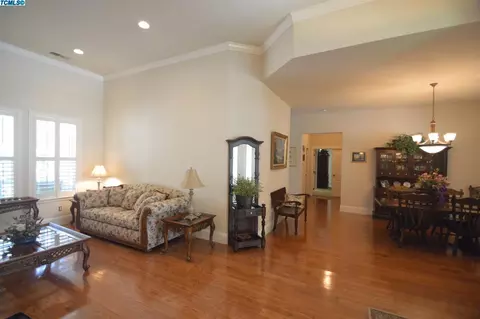 3423 E Hillcrest Ave, Visalia, CA 93292 photo 16