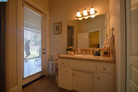3423 E Hillcrest Ave, Visalia, CA 93292 photo 31