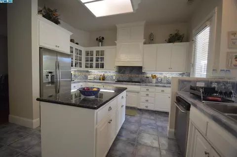 3423 E Hillcrest Ave, Visalia, CA 93292 photo 14