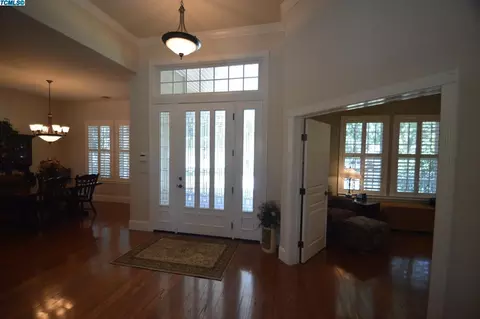 3423 E Hillcrest Ave, Visalia, CA 93292 photo 5