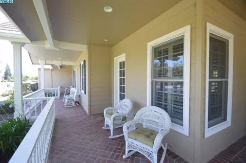 3423 E Hillcrest Ave, Visalia, CA 93292 photo 4