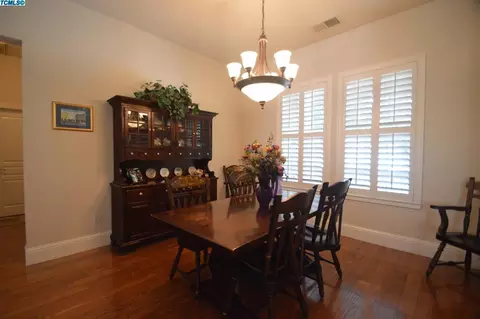 3423 E Hillcrest Ave, Visalia, CA 93292 photo 15