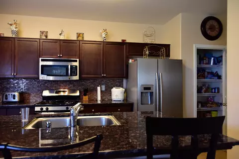 570 Visconti St, Lemoore, CA 93245 photo 4