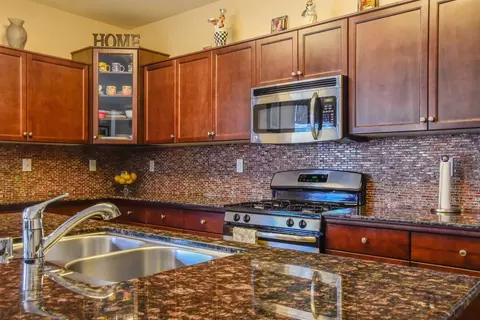 570 Visconti St, Lemoore, CA 93245 photo 5
