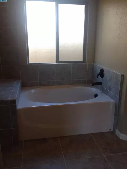 2003 E Copper Ct, Visalia, CA 93292 photo 11