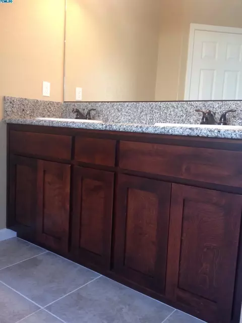 2003 E Copper Ct, Visalia, CA 93292 photo 13