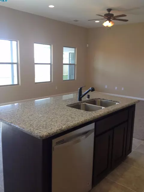 2003 E Copper Ct, Visalia, CA 93292 photo 8