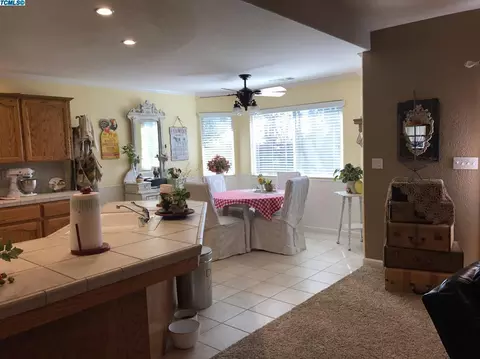 2447 E Mary Ave, Visalia, CA 93292 photo 7