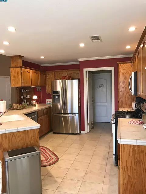 2447 E Mary Ave, Visalia, CA 93292 photo 8