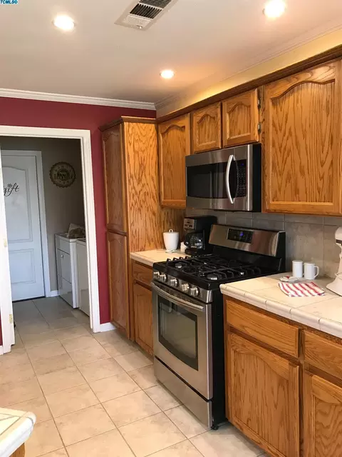 2447 E Mary Ave, Visalia, CA 93292 photo 9