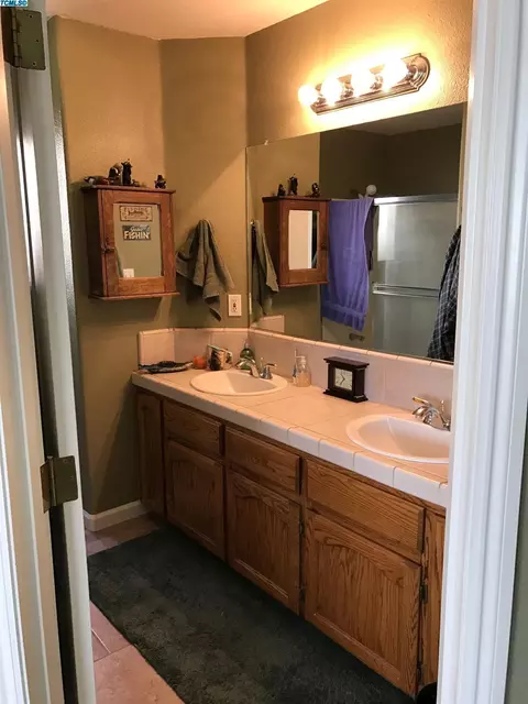 2447 E Mary Ave, Visalia, CA 93292 photo 13