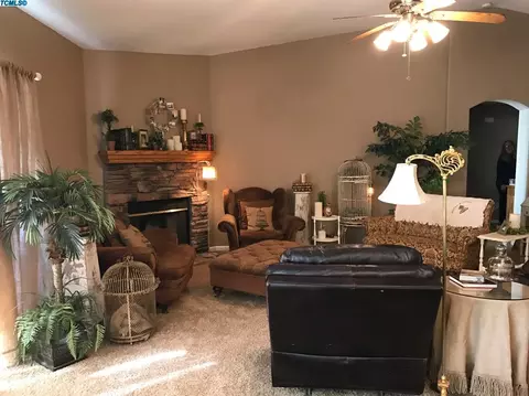 2447 E Mary Ave, Visalia, CA 93292 photo 4