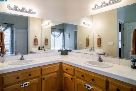 935 Birch Ave, Lemoore, CA 93245 photo 16