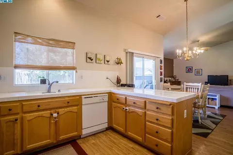 935 Birch Ave, Lemoore, CA 93245 photo 7
