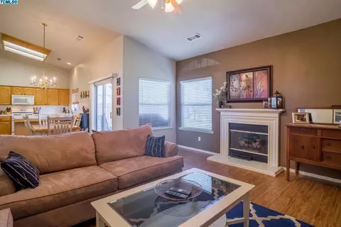 935 Birch Ave, Lemoore, CA 93245 photo 4