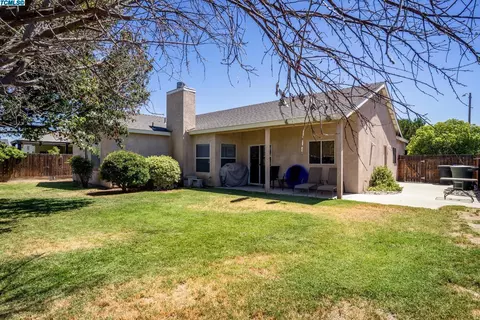 935 Birch Ave, Lemoore, CA 93245 photo 17