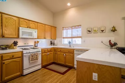 935 Birch Ave, Lemoore, CA 93245 photo 6