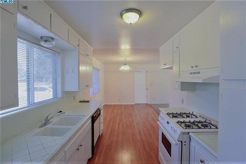 2126 E Howard Ave, Visalia, CA 93292 photo 6