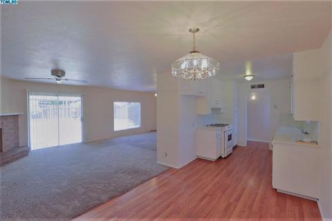 2126 E Howard Ave, Visalia, CA 93292 photo 5