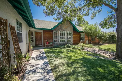 168 Grace Ct, Lemoore, CA 93245 photo 3