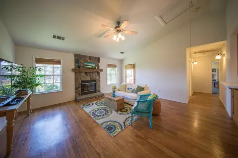 168 Grace Ct, Lemoore, CA 93245 photo 7