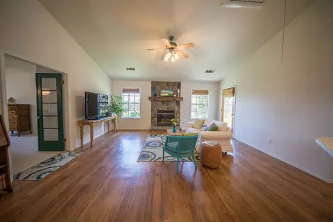 168 Grace Ct, Lemoore, CA 93245 photo 5
