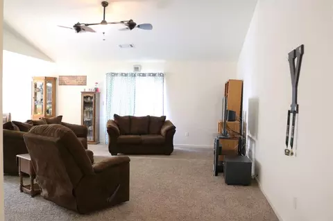 2512 E Chestnut Ave, Visalia, CA 93292 photo 3